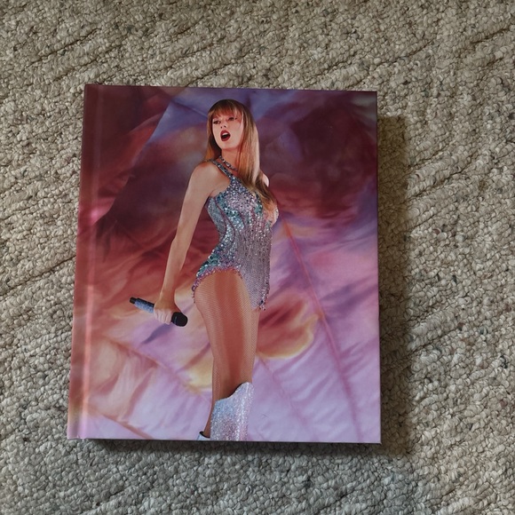 Taylor Swift Glittery Silver and Pink Kids Book - Picture 1 of 3